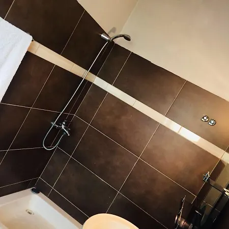 Fari Hotel Golem (Tirana)