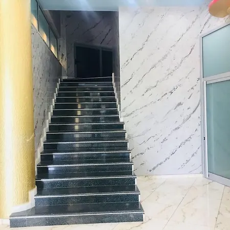 Fari Hotell Golem (Tirana)